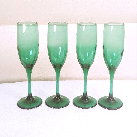 4 Green Champagne Glasses - Picture 1 of 1